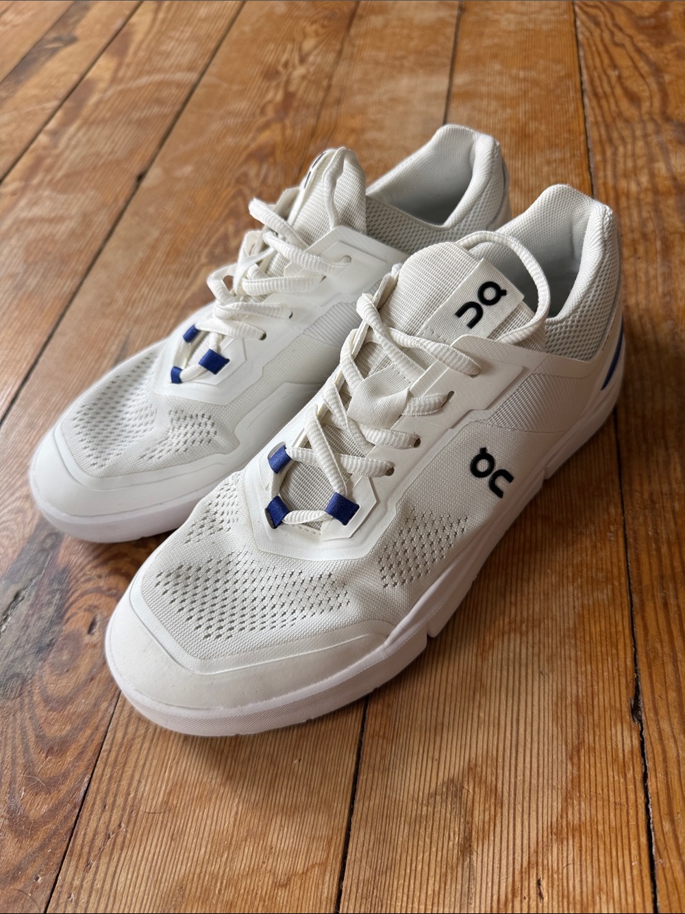 On Running Roger sz 8 women’s court shoes/sneakers